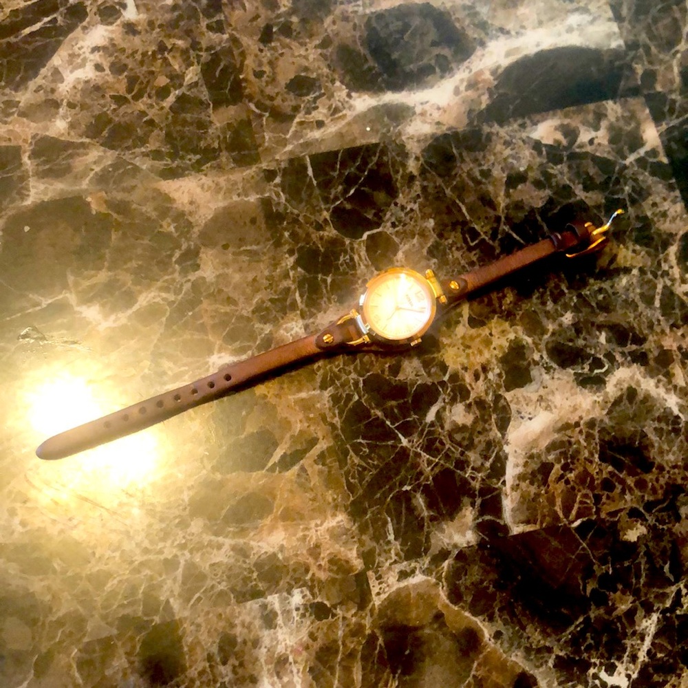 Slim fosil watch for women or teenagers